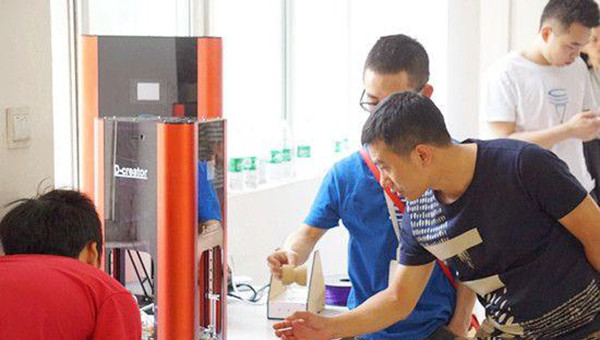 不得了 成都大學生“創(chuàng)客”研制3D打印機 大多外銷美國