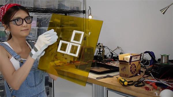 性感與高科技的結(jié)合 美女創(chuàng)客SexyCyborg又造3D打印LED鏡面塊裙子 性感與高科技的結(jié)合 美女創(chuàng)客SexyCyborg又造3D打印LED鏡面塊裙子