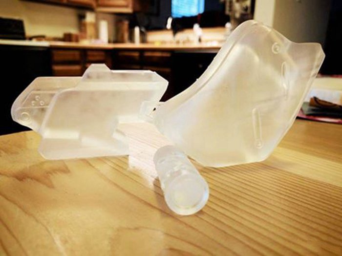 Smalls使用Form 2 3D打印機打印的槍支道具部件 Smalls使用Form 2 3D打印機打印的槍支道具部件