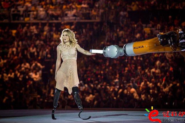3D打印服裝_殘奧會開幕式之星Amy Purdy的3D打印連衣裙閃耀舞臺 3D打印服裝_殘奧會開幕式之星Amy Purdy的3D打印連衣裙閃耀舞臺