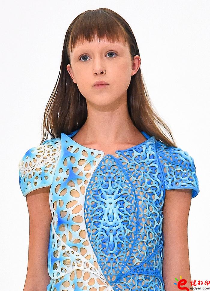 threeASFOUR在紐約時裝周盡情展示無孔不入的3D打印技術(shù)設(shè)計服裝特點 threeASFOUR在紐約時裝周盡情展示無孔不入的3D打印技術(shù)設(shè)計服裝特點