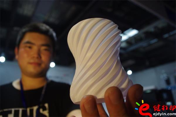 3D打印陶瓷作品展示,3d打印陶瓷粉末材料 景德鎮(zhèn)結(jié)合3D打印雕刻技術(shù)顛覆傳統(tǒng)手工制陶 3D打印陶瓷作品展示,3d打印陶瓷粉末材料 景德鎮(zhèn)結(jié)合3D打印雕刻技術(shù)顛覆傳統(tǒng)手工制陶