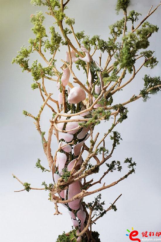 3d打印藝術(shù)品,3d打印作品,3d打印工藝品,3d打印藝術(shù)雕塑,3d打印藝術(shù),3D打印服務(wù) 3D打印有多神奇？這個話題一直被大家能津津樂道的談?wù)撝?。答案其?shí)也簡單，那就是3D打印擁有無限可能。本文有藝術(shù)家用3D打印樹木來詮釋一年四季的變化。一起來看看。