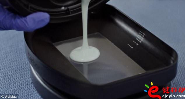 阿迪達斯率先推出3D打印量產(chǎn)時尚跑鞋,大量節(jié)約開模具成本 阿迪達斯率先推出3D打印量產(chǎn)時尚跑鞋,大量節(jié)約開模具成本