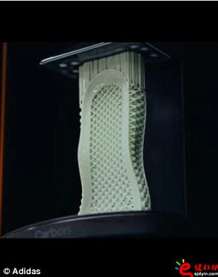 阿迪達斯率先推出3D打印量產(chǎn)時尚跑鞋,大量節(jié)約開模具成本 阿迪達斯率先推出3D打印量產(chǎn)時尚跑鞋,大量節(jié)約開模具成本