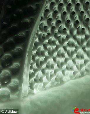 阿迪達斯率先推出3D打印量產(chǎn)時尚跑鞋,大量節(jié)約開模具成本 阿迪達斯率先推出3D打印量產(chǎn)時尚跑鞋,大量節(jié)約開模具成本